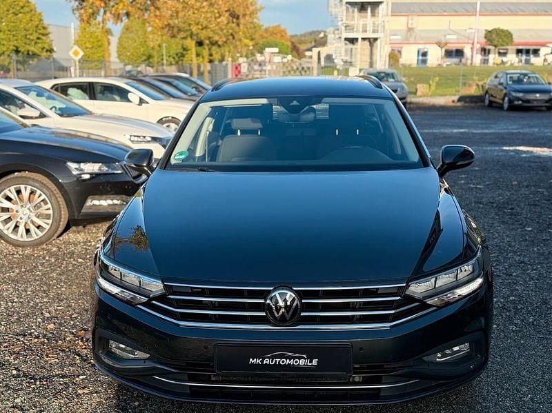 Grau Gebraucht 2022 VW Passat Limousine | 17.300 € (Guter Preis) - Bild 1/4