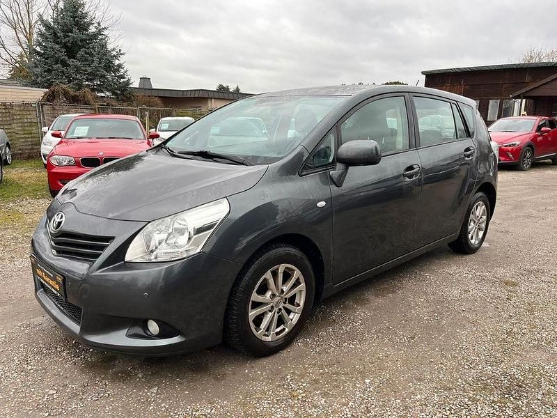 Gebraucht Toyota Verso Edition 147 PS (108 kW) 2010 Grau Van / Kleinbus