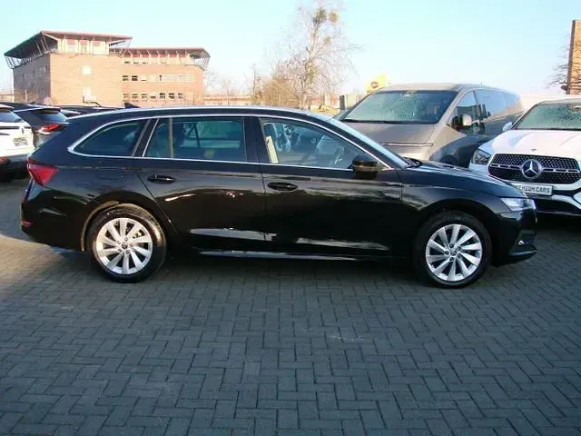 Gebraucht Skoda Octavia Selection 150 PS (110 kW) 2024 Black magic perl Kombi