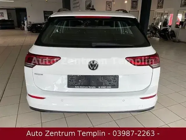 Gebraucht VW Golf VIII 150 PS (110 kW) 2022 Weiß Limousine
