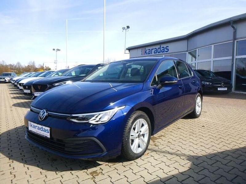 Gebraucht VW Golf VIII Life 110 PS (80 kW) 2021 Atlantic blue metallic Limousine