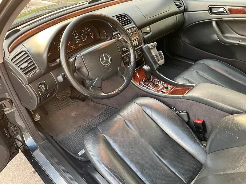 Gebraucht Mercedes C320 218 PS (160 kW) 2000 Blau Cabrio