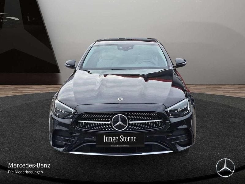 Gebraucht Mercedes E300 AMG 211 PS (155 kW) 2022 Schwarz Limousine