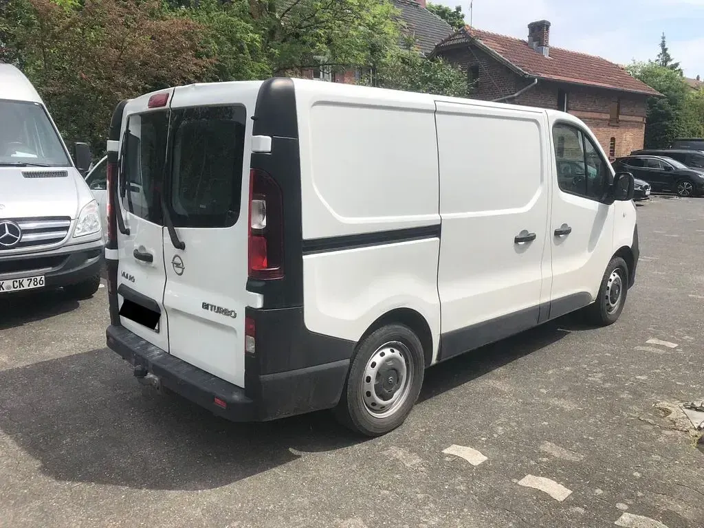 Gebraucht Opel Vivaro 125 PS (91 kW) 2018 Weiß Van / Kleinbus