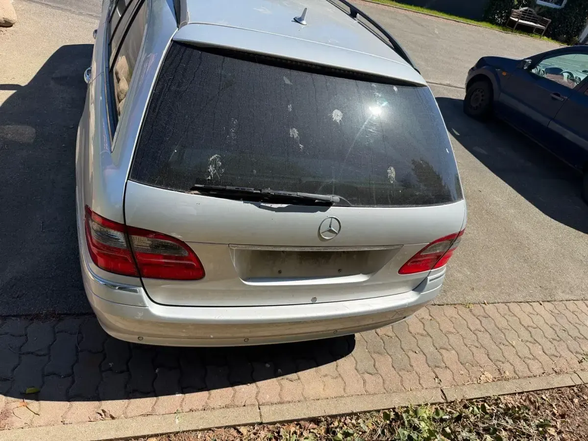 Usado Mercedes E220 Avantgarde 170 CV (125 kW) 2007 Plateado Familiar
