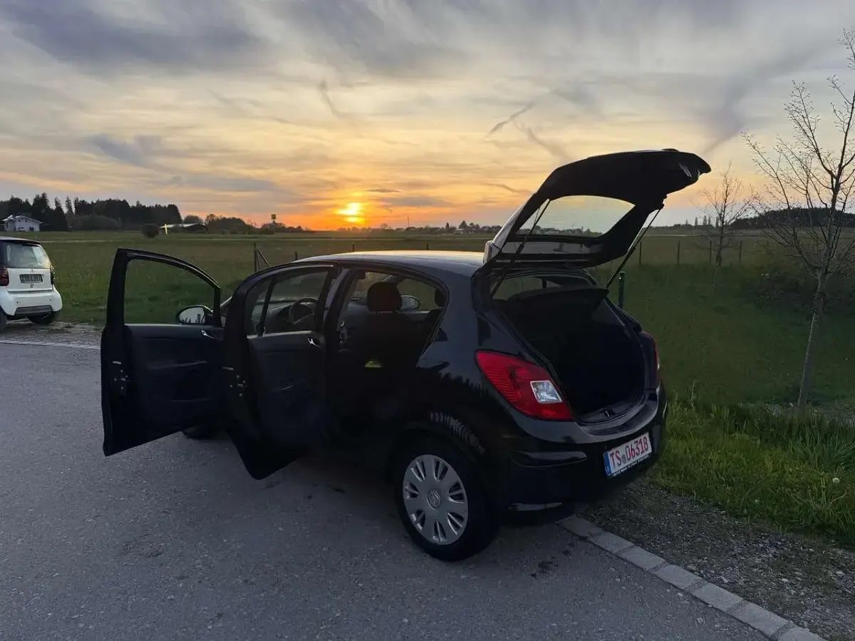Gebraucht Opel Corsa Innovation 101 PS (74 kW) 2011 Saphirschwarz mineraleffekt Kleinwagen
