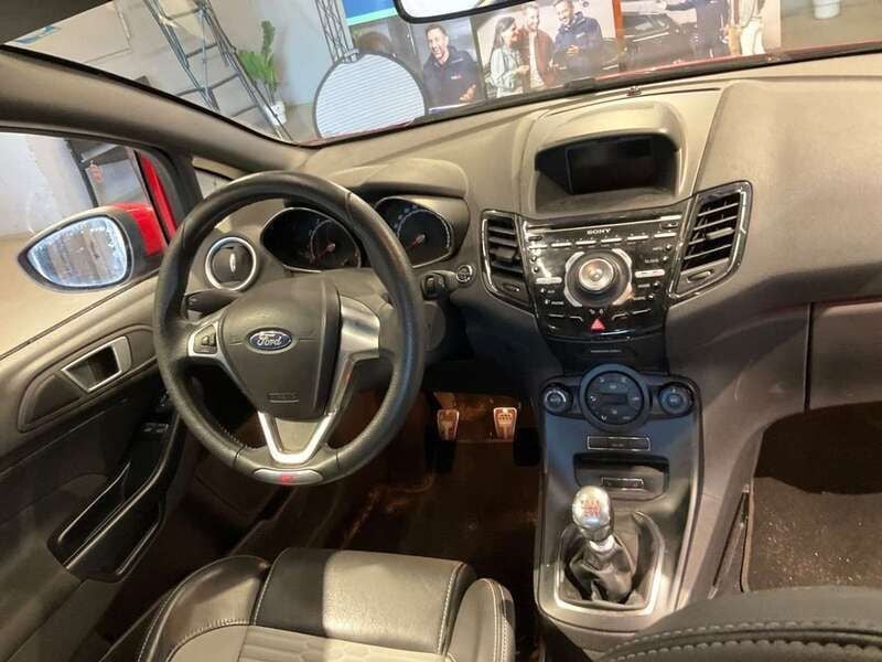 Rot Gebraucht 2015 Ford Fiesta ST Kleinwagen | 10.777 € (Fairer Preis) - Bild 1/4