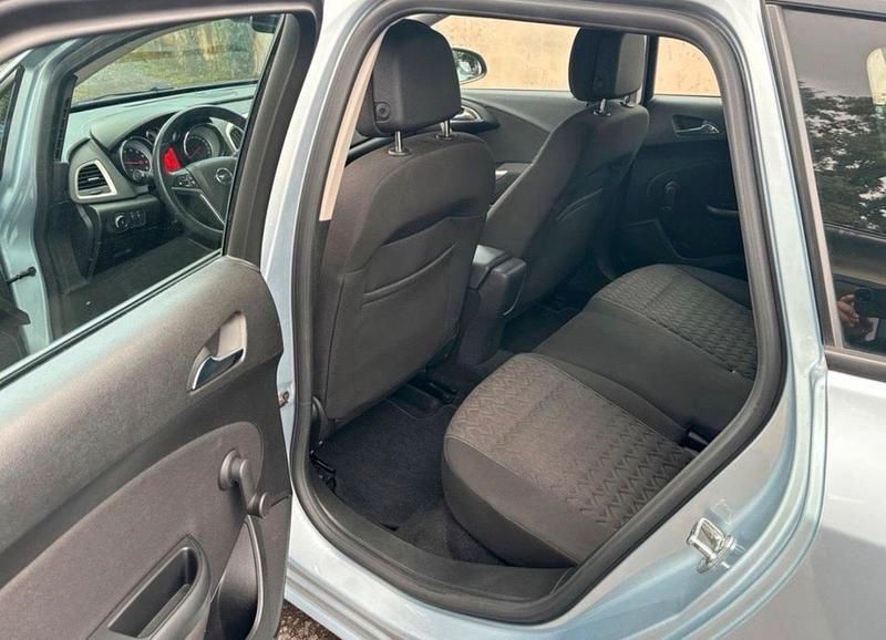 Gebraucht Opel Astra 116 PS (85 kW) 2013 Silber Kombi