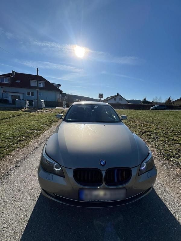 Gebraucht BMW 530 235 PS (172 kW) 2009 Gold Limousine