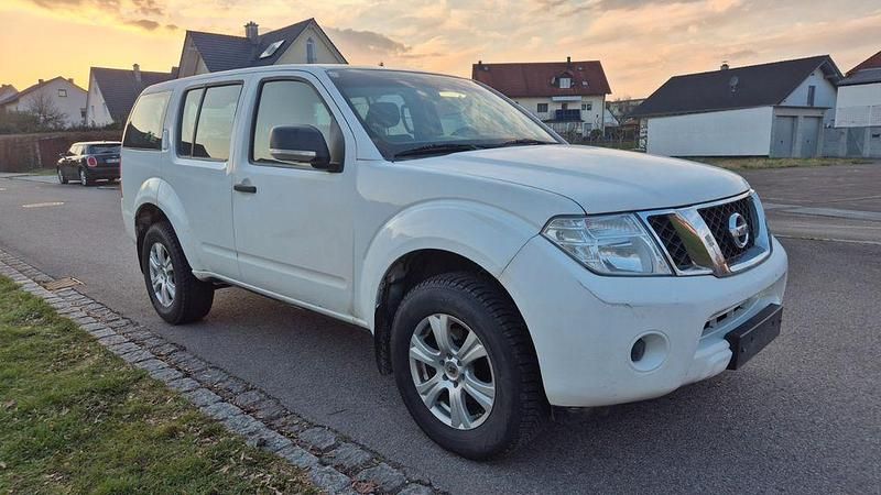 Gebraucht Nissan Pathfinder XE 190 PS (139 kW) 2011 Weiß SUV