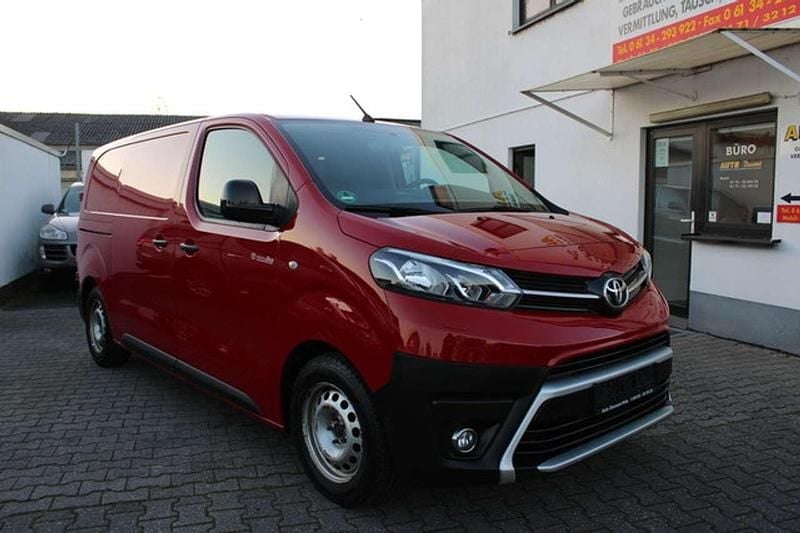 Gebraucht Toyota Proace 116 PS (85 kW) 2018 Rot Van / Kleinbus