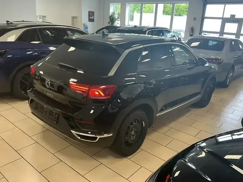 Second-hand VW T-Roc Active 150 CP (110 kW) 2022 Negru SUV