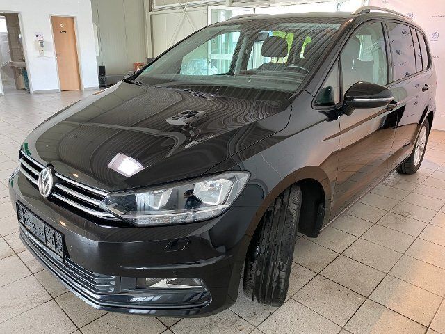 Gebraucht VW Touran Allstar 150 PS (110 kW) 2017 Schwarz metallic Van / Kleinbus