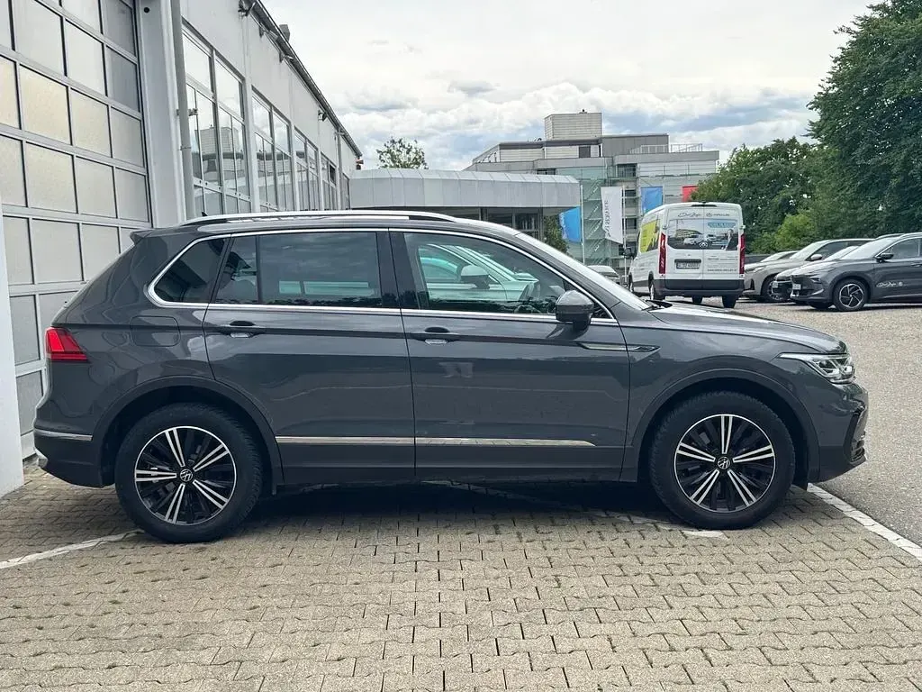 Gebraucht VW Tiguan Elegance 200 PS (147 kW) 2021 Delfingrau metallic SUV