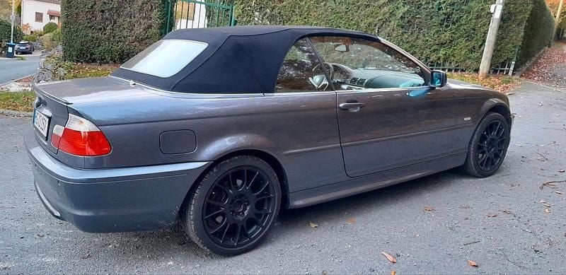 Grau Gebraucht 2002 BMW 320 Cabriolet M Sport Cabrio | 7.300 € (Fairer Preis) - Bild 1/4