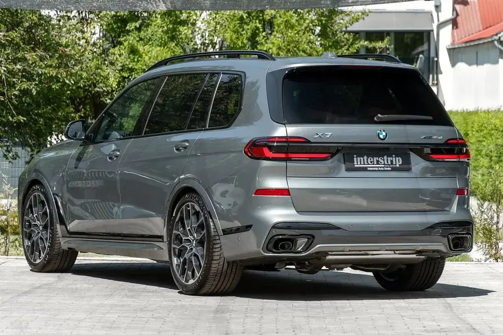 Gebraucht BMW X7 M Sport 352 PS (258 kW) 2026 Skyscraper grau metallic SUV