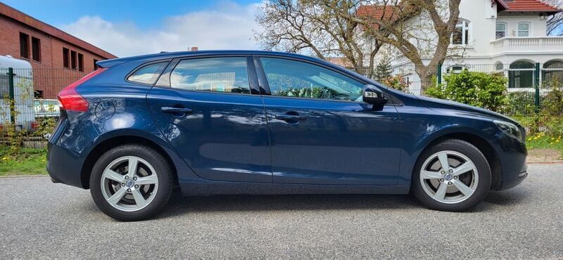 Blau Gebraucht 2014 Volvo V40 You! Kombi | 8.650 € (Guter Preis) - Bild 1/4