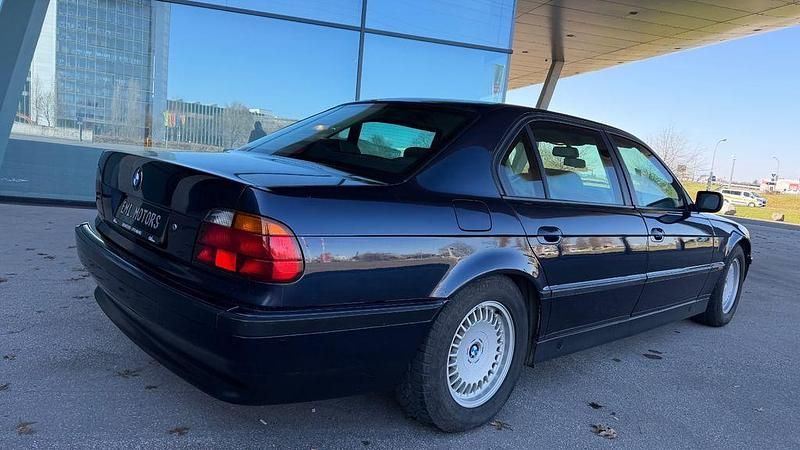Gebraucht BMW 750L 326 PS (239 kW) 1996 Blau Limousine