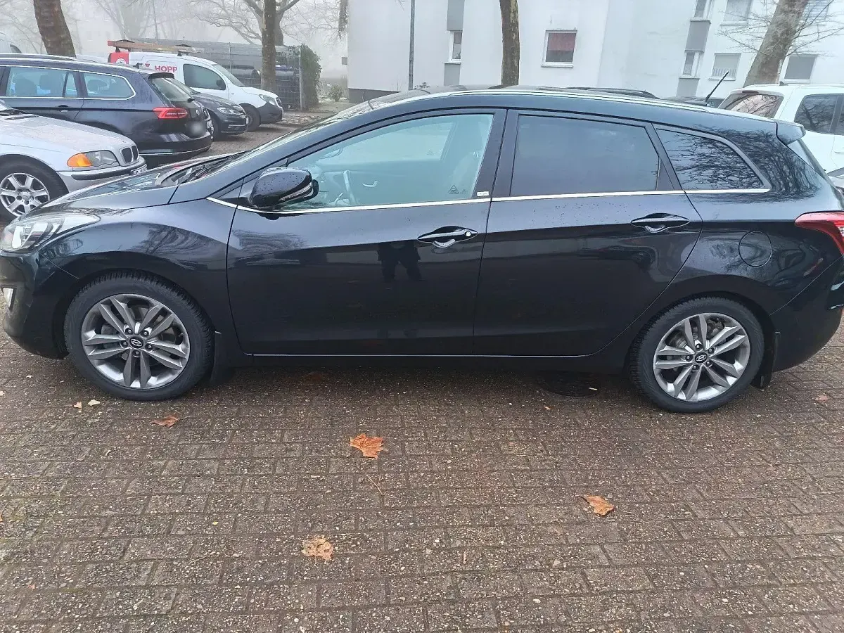 Gebraucht Hyundai i30 Passion 135 PS (99 kW) 2016 Schwarz Kombi