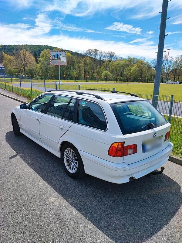 Second-hand BMW 520 Basis 136 CP (100 kW) 2000 Alb Break