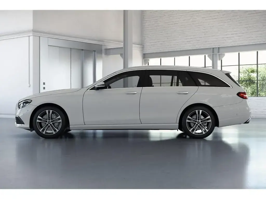 Gebraucht Mercedes E220 Avantgarde 200 PS (147 kW) 2022 Weiß Limousine