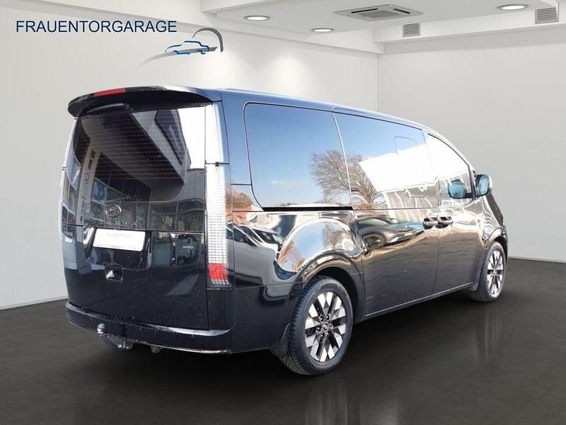 Gebraucht Hyundai Staria Signature 177 PS (130 kW) 2022 Abyss black / mic Van / Kleinbus