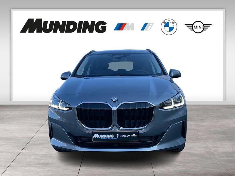 Neu BMW 218 136 PS (100 kW) 2026 Grau Van / Kleinbus