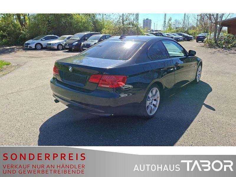 Gebraucht BMW 320 184 PS (135 kW) 2012 Saphirschwarz Coupé