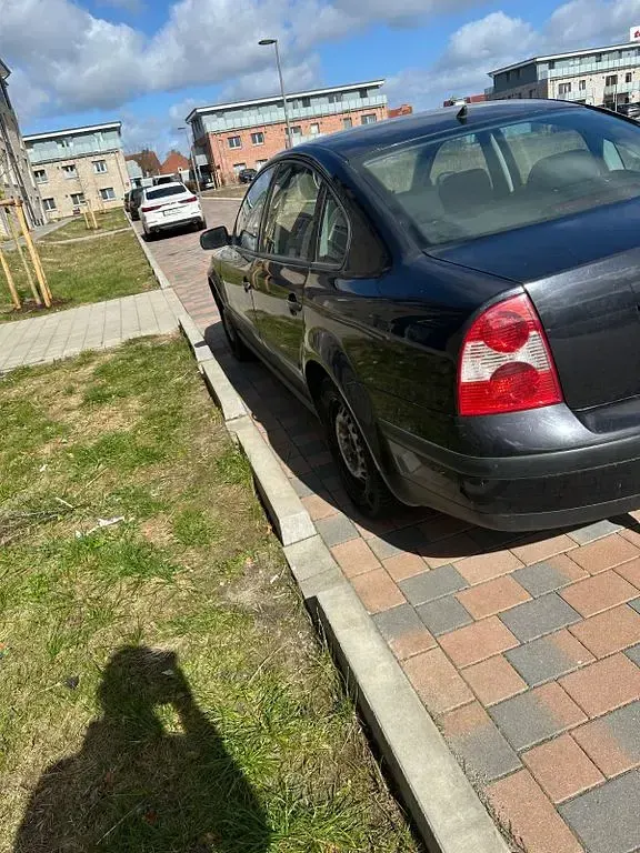 Usata VW Passat Basis 102 CV (75 kW) 2003 Nero Berlina
