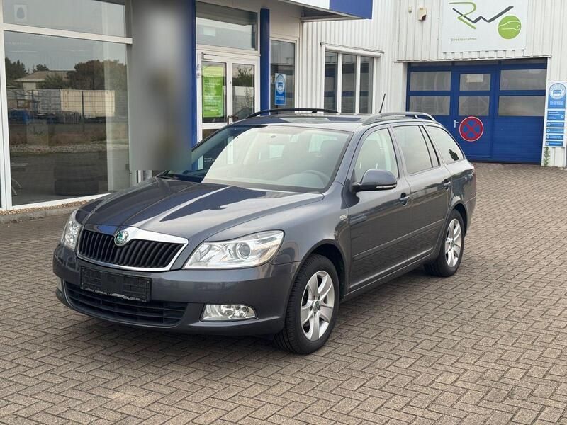 Grau Gebraucht 2011 Skoda Octavia Family Kombi | 3.999 € (Fairer Preis) - Bild 1/4