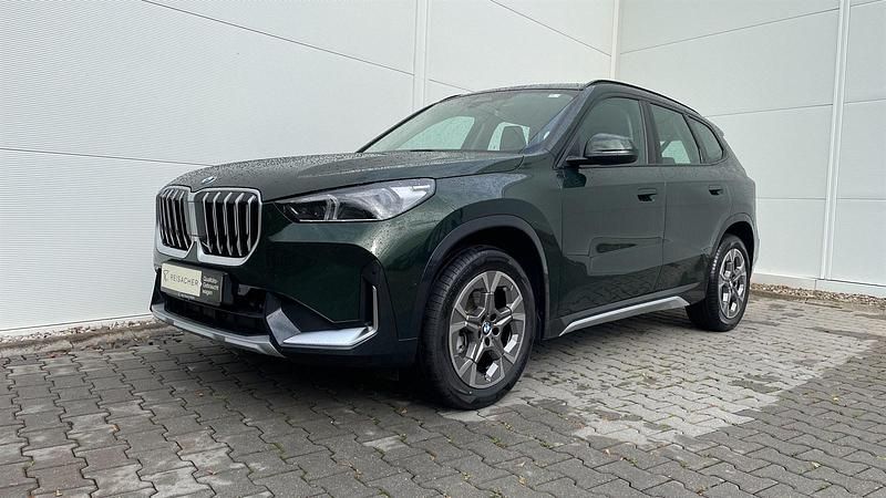 Sanremo green metallic Gebraucht 2025 BMW X1 xLine SUV | 47.349 € (Teuer) - Bild 1/4