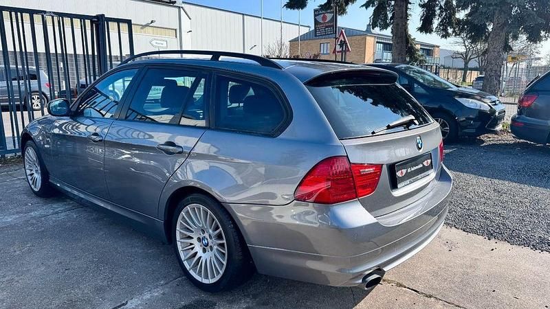 Gebraucht BMW 320 Comfort Edition 170 PS (125 kW) 2009 Grau Kombi