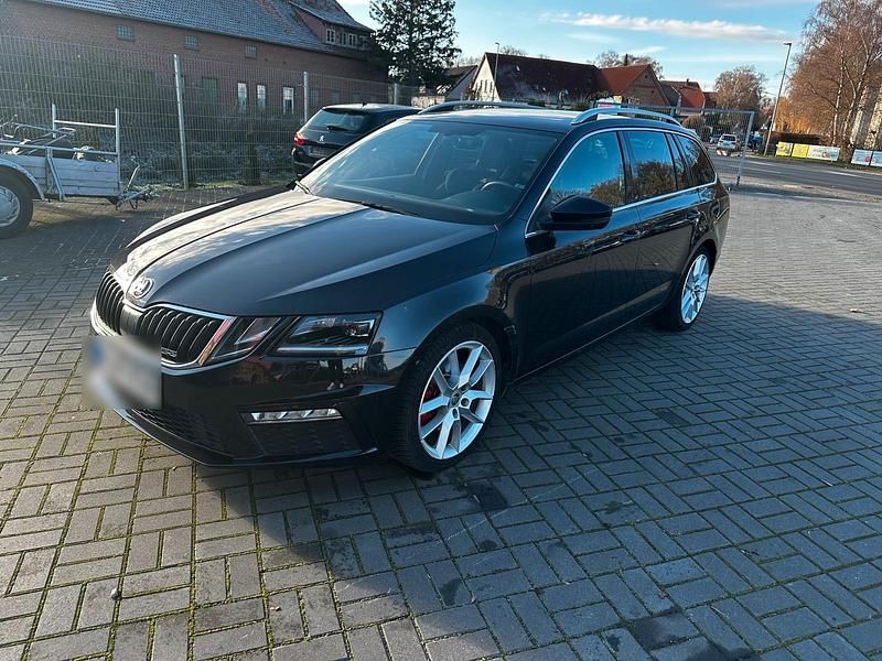 Schwarz Gebraucht 2019 Skoda Octavia RS Kombi | 13.900 € (Fairer Preis) - Bild 1/4