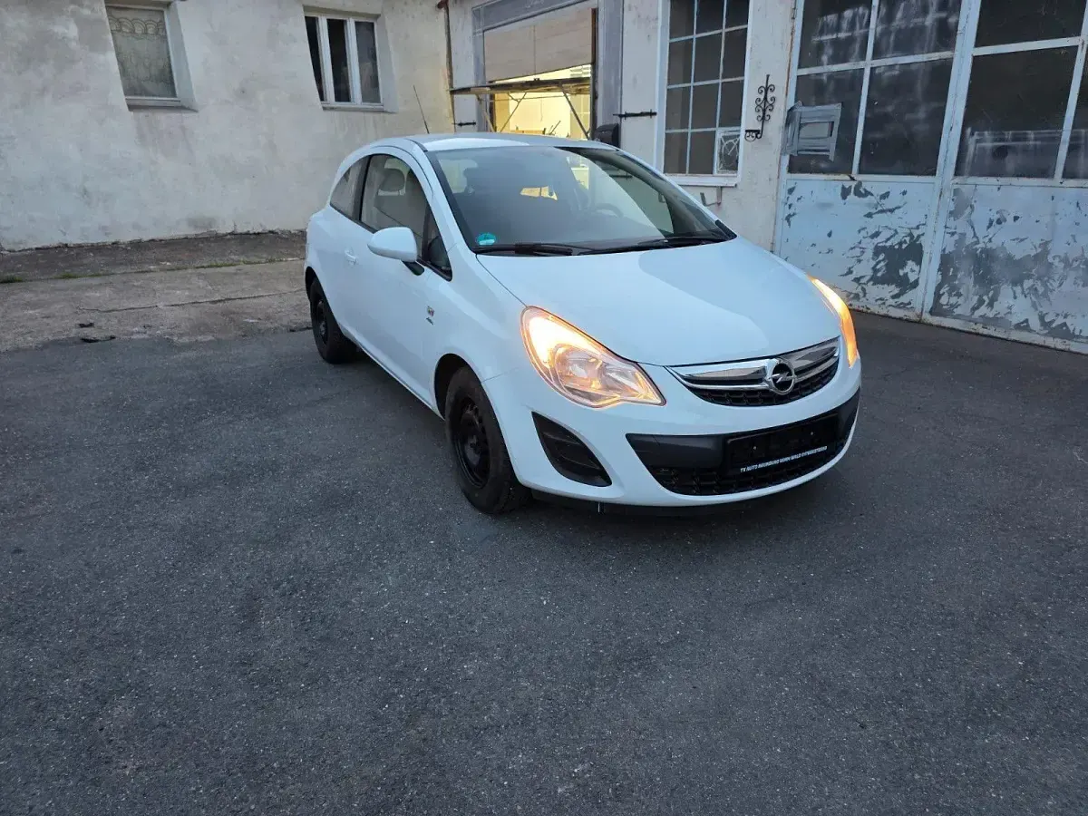 Gebraucht Opel Corsa Active 87 PS (63 kW) 2013 Weiß Kleinwagen