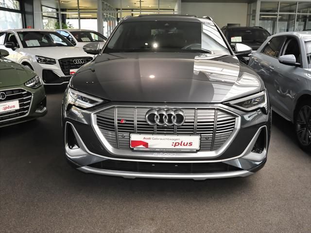 Gebraucht Audi e-tron Ambiente 369 kW (503 PS) 2022 Grau SUV