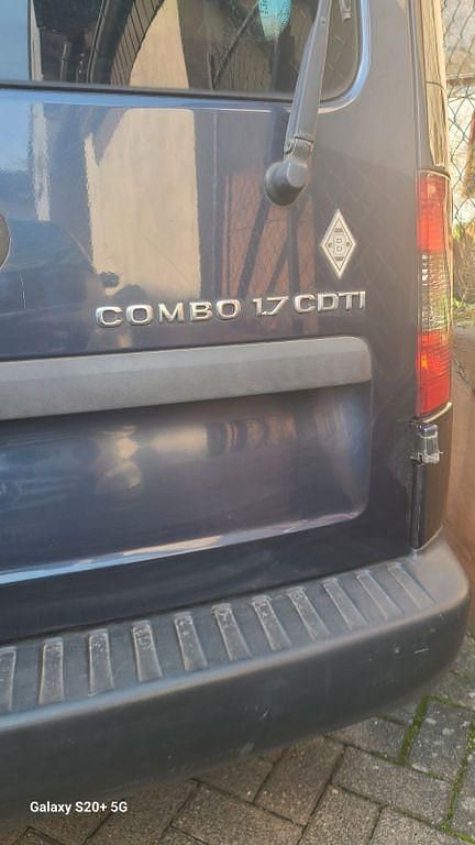 Gebraucht Opel Combo Edition 101 PS (74 kW) 2010 Van / Kleinbus