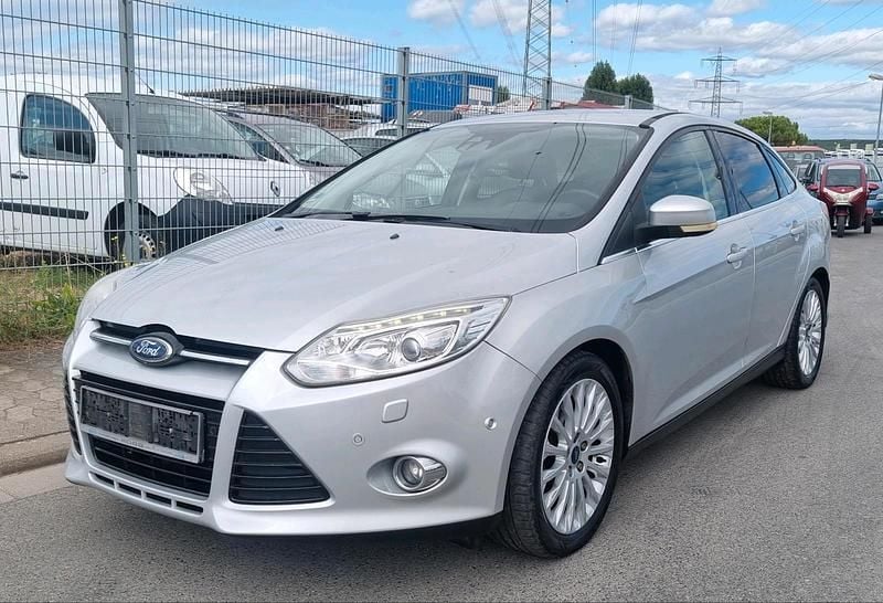 Silber Gebraucht 2012 Ford Focus Limousine | 3.750 € (Superpreis) - Bild 1/4