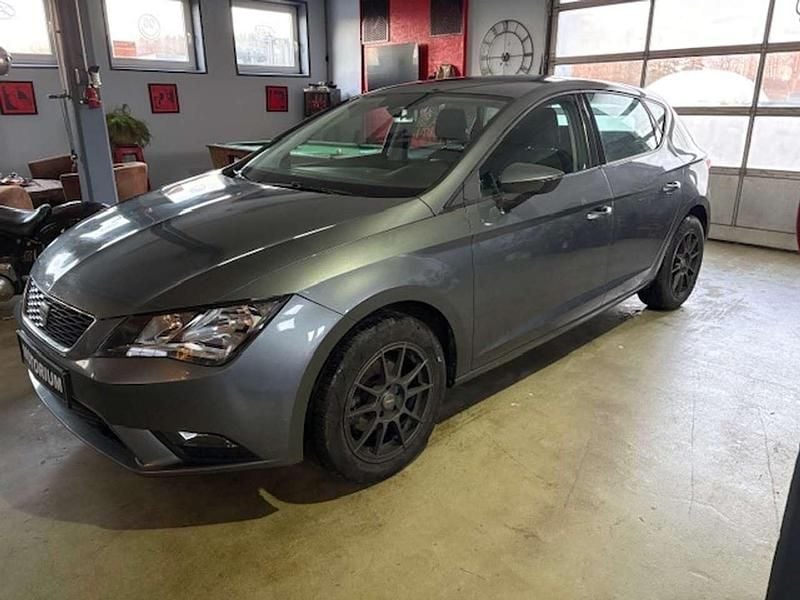 Gebraucht Seat Leon Style 110 PS (80 kW) 2015 "pirineos" grau Limousine