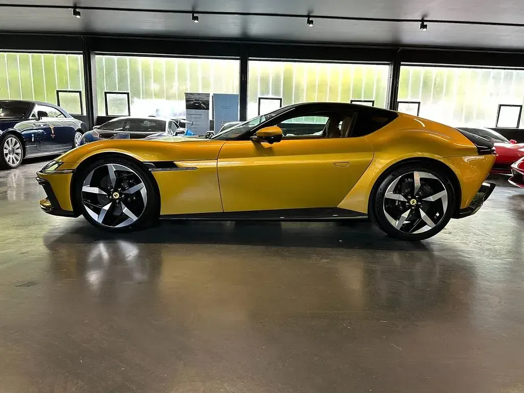 Neu Ferrari 12 Cilindri 825 PS (606 kW) 2026 Gelb Coupé