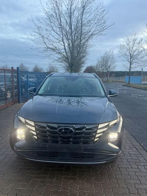 Grau Gebraucht 2022 Hyundai Tucson Prime SUV | 18.700 € - Bild 1/4