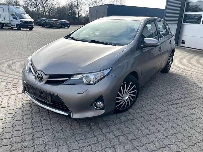 Gebraucht Toyota Auris Edition 90 PS (66 kW) 2013 Grau Limousine