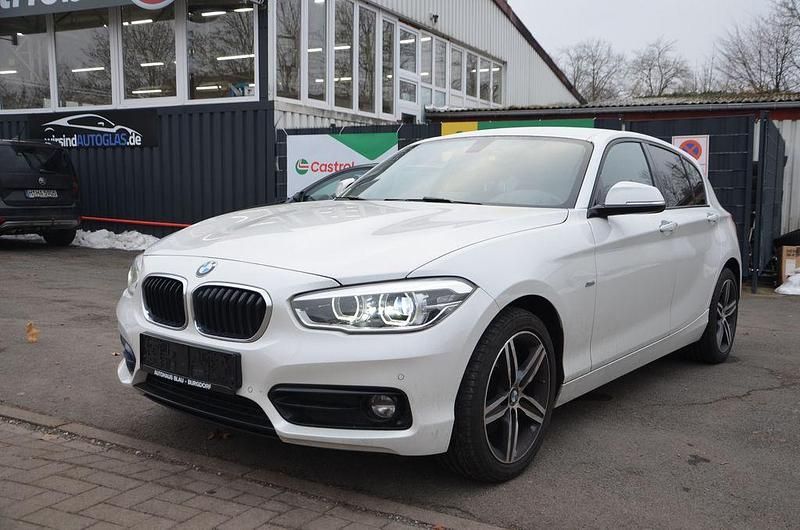 Weiß Gebraucht 2017 BMW 125 Sport Line Kleinwagen | 20.990 € (Fairer Preis) - Bild 1/4