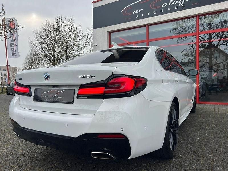 Gebraucht BMW 545e M Sport 286 PS (210 kW) 2023 Weiß Limousine