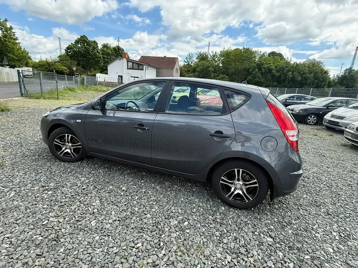 Gebraucht Hyundai i30 110 PS (80 kW) 2009 Grau Kleinwagen