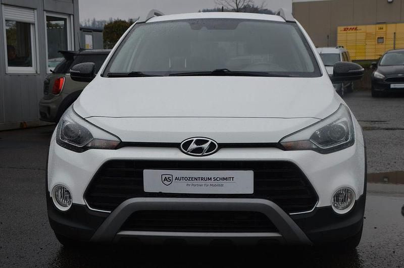 Gebraucht Hyundai i20 Active 101 PS (74 kW) 2020 Weiß Kleinwagen