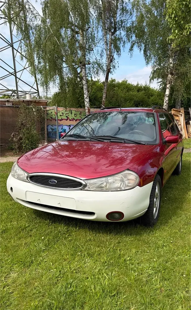 Usado Ford Mondeo 115 CV (84 kW) 1998 Rojo Familiar