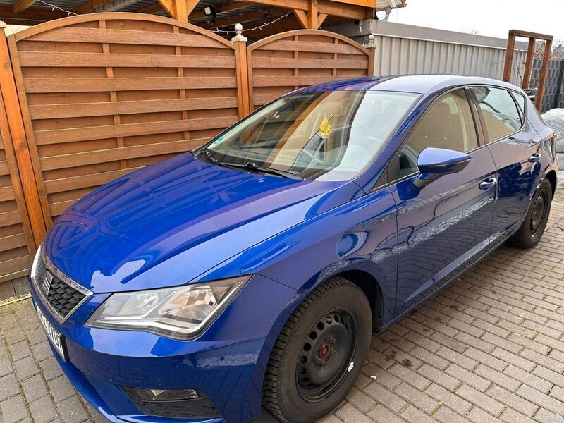 Blau Gebraucht 2017 Seat Leon Reference Limousine | 9.500 € (Guter Preis) - Bild 1/4
