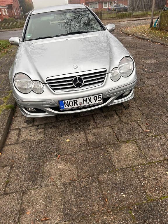 Silber Gebraucht 2004 Mercedes C180 Coupé | 2.600 € (Fairer Preis) - Bild 1/4