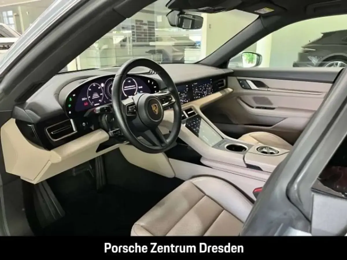 Gebraucht Porsche Taycan 350 kW (476 PS) 2022 Dolomitsilbermetallic Limousine