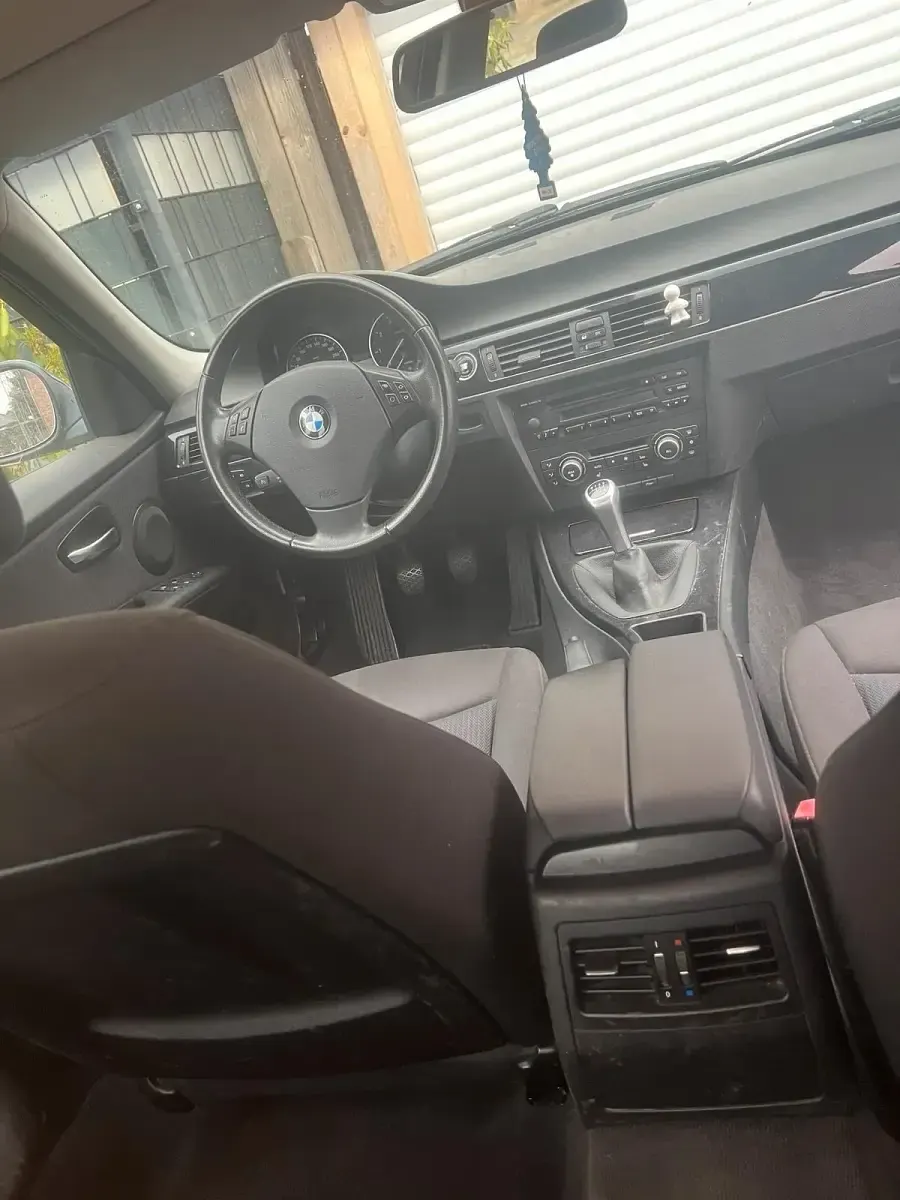 Gebraucht BMW 318 143 PS (105 kW) 2010 Grau Limousine